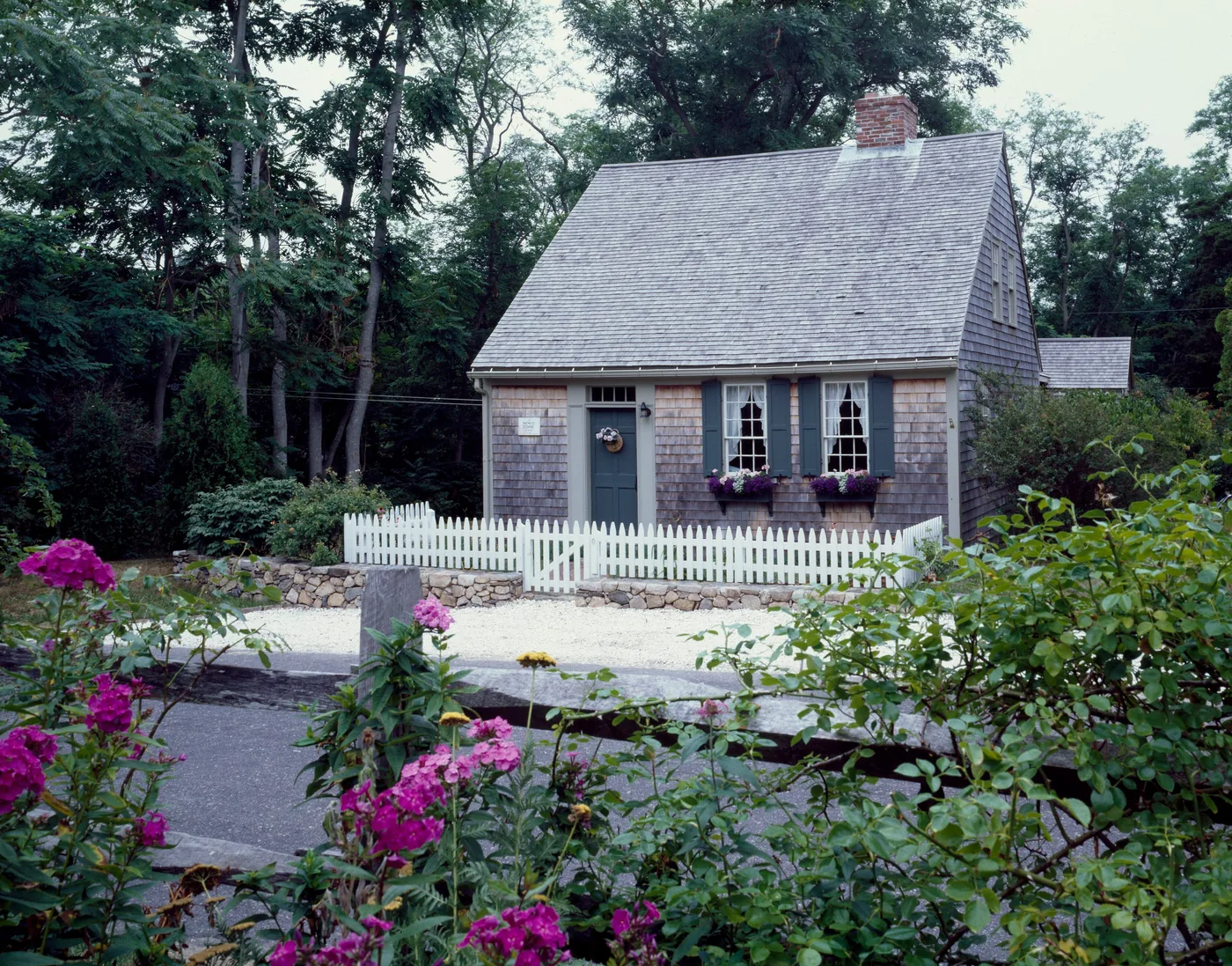 The source photo of the cottage